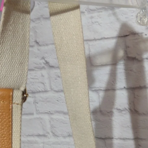 Vera Pelle Leather Crossbody Bag - Picture 13 of 16